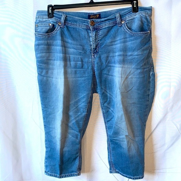 Seven7 Luxe Jean Capris - Picture 1 of 9